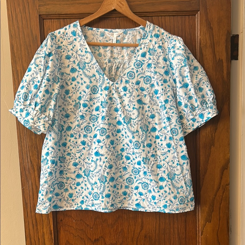 Draper James Floral Blue and White Women's Top